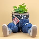 SITTING OPEN LEGS DUDETTE